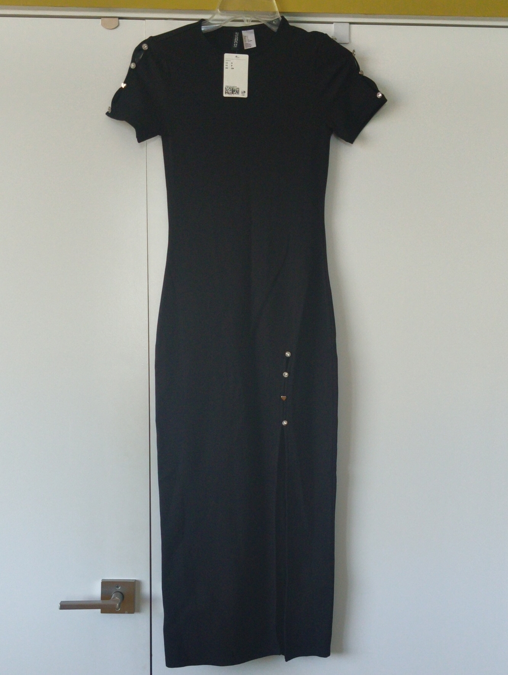 NWT Black Short-Sleeve Maxi Dress with Front Slit And Stud Details Size Small